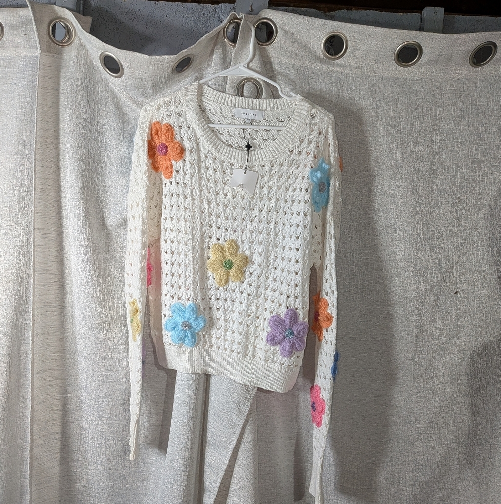 NWT John + Jenn Helx Floral Crochet Applique Sweater In Medium - Picture 3 of 13
